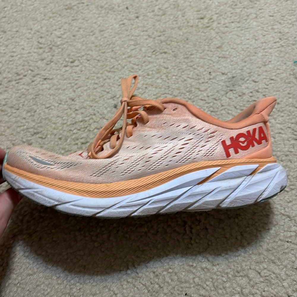 SIZE 9 WOMENS HOKA CLIFTON 8